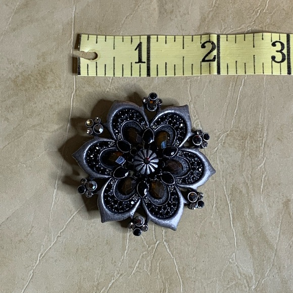 Dark Metal Flower Crystal Brooch - Picture 9 of 9